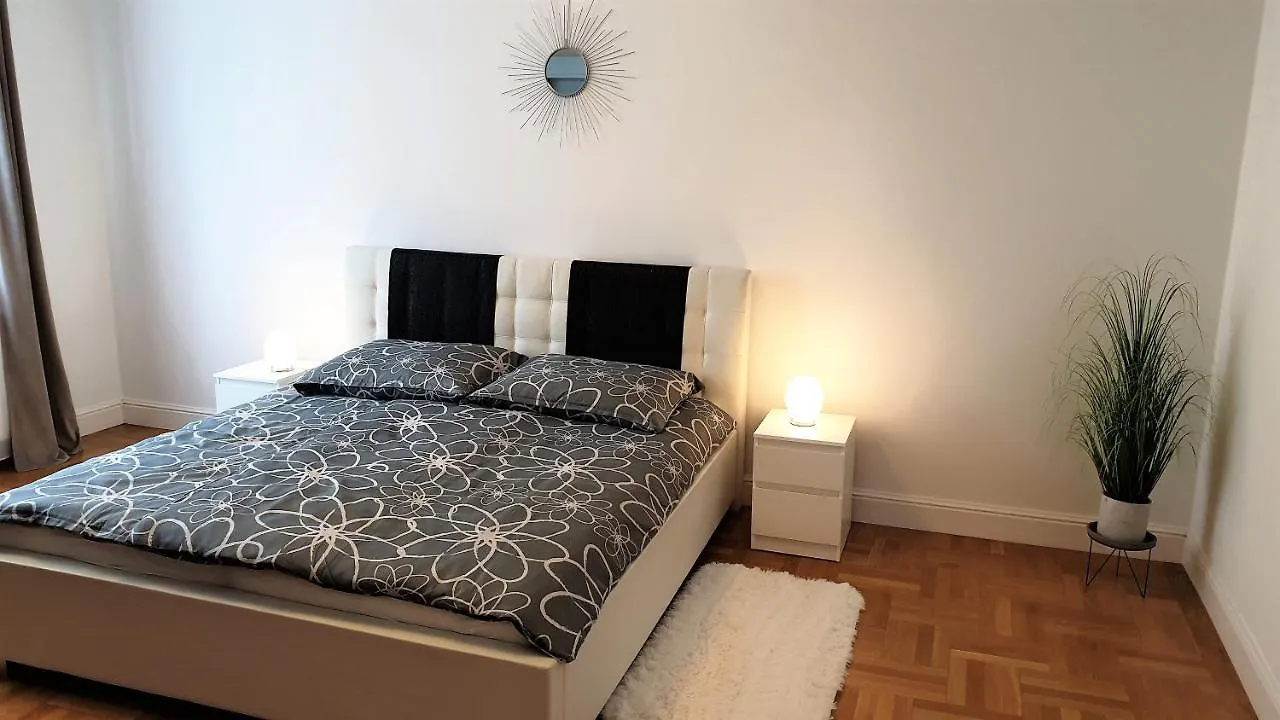 Wonderful 2-Bedroom Belvedere Apartment Vienna Austria