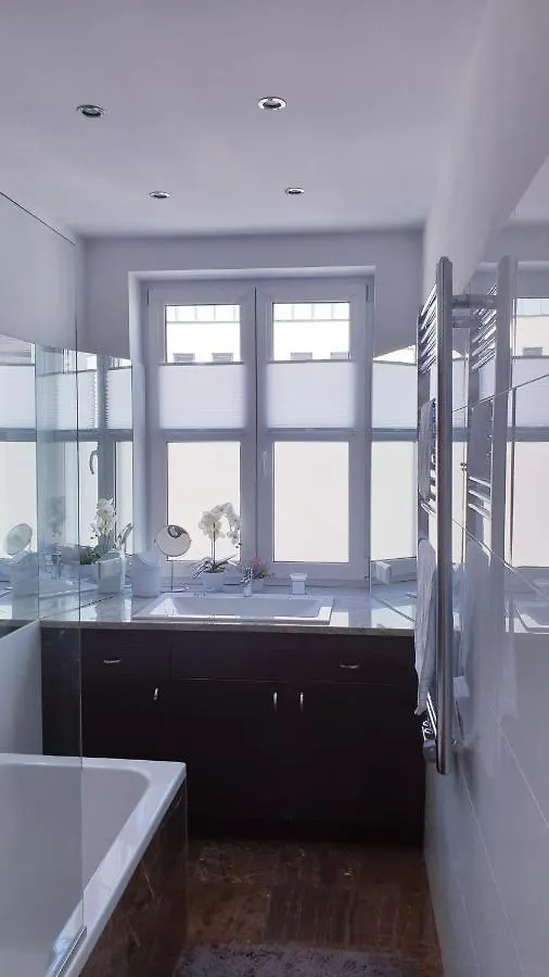 Wonderful 2-Bedroom Belvedere Apartment Vienna