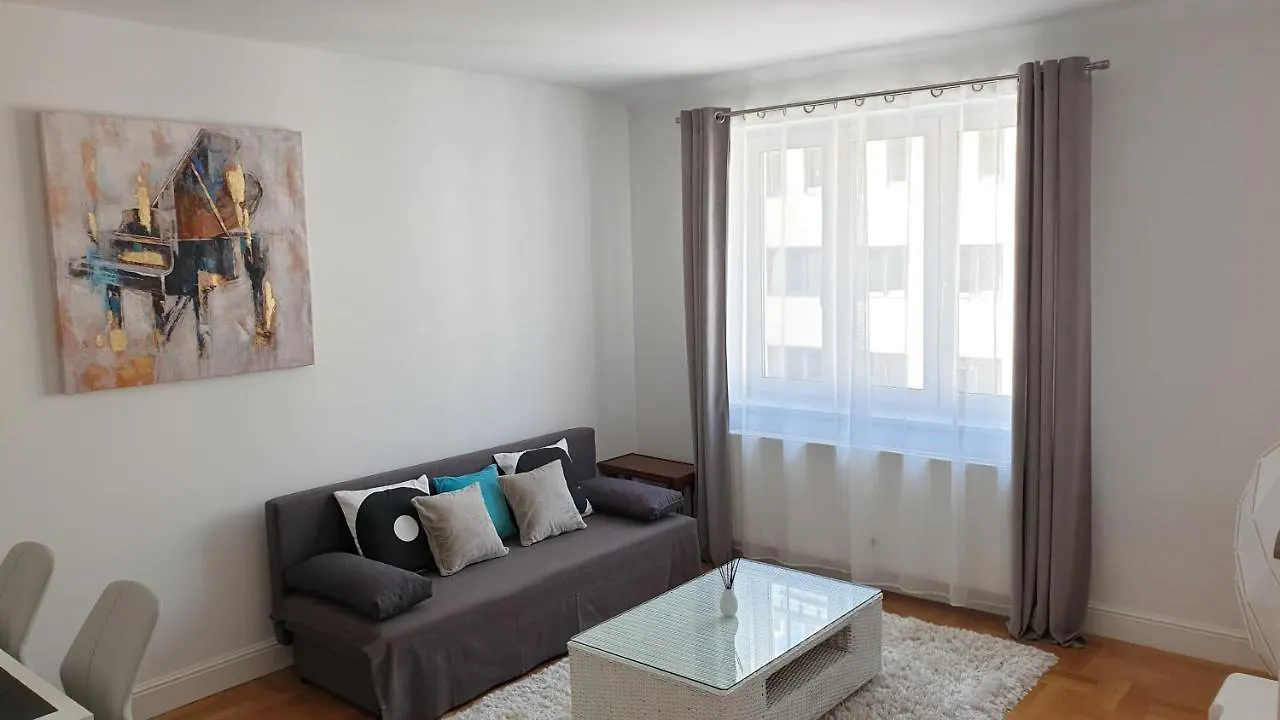 Wonderful 2-Bedroom Belvedere Apartment Wien