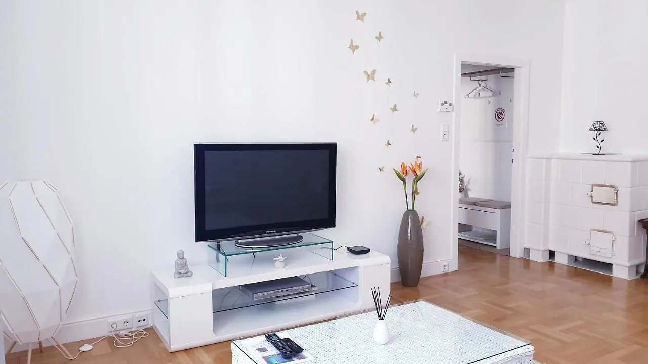 Wonderful 2-Bedroom Belvedere Apartment Vienna Austria