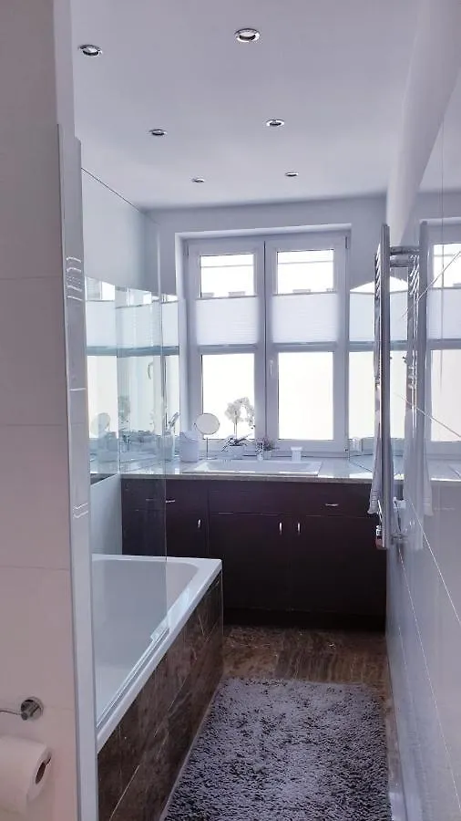 Wonderful 2-Bedroom Belvedere Apartment Vienna