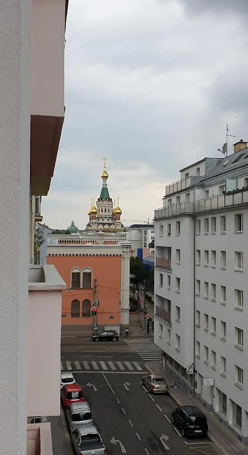 Wonderful 2-Bedroom Belvedere Apartment Wien Österrike