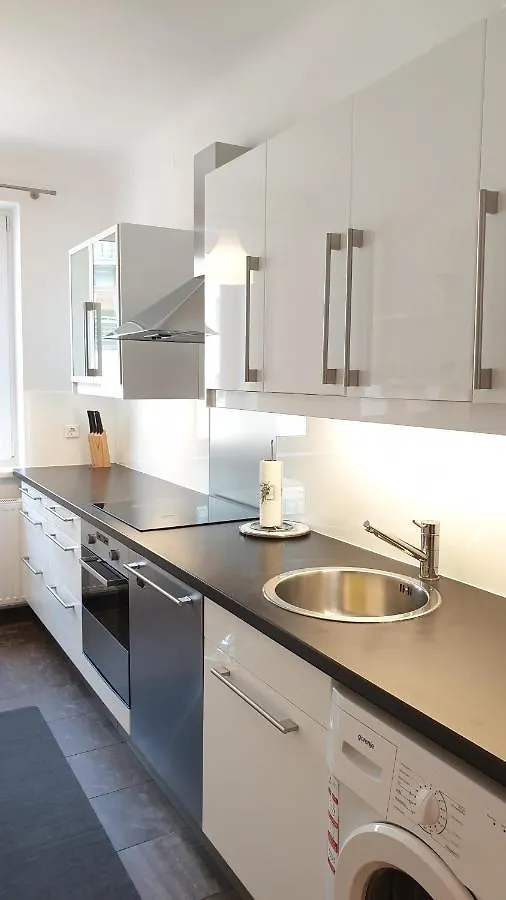 Wonderful 2-Bedroom Belvedere Apartment Vienna