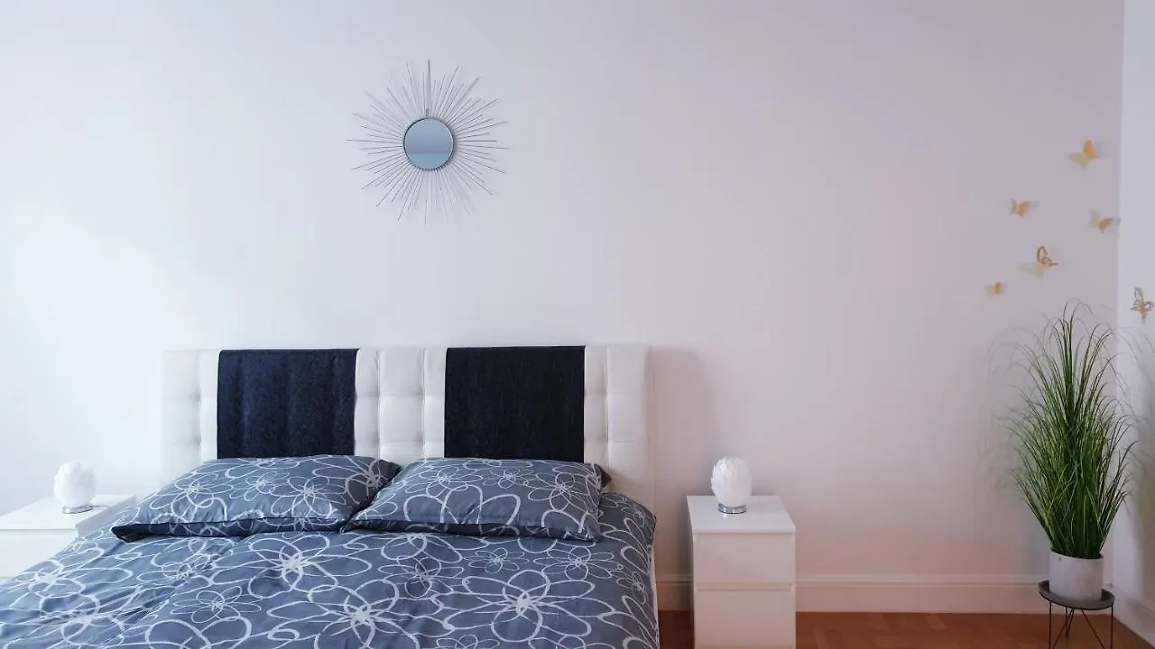 Wonderful 2-Bedroom Belvedere Apartment Vienna