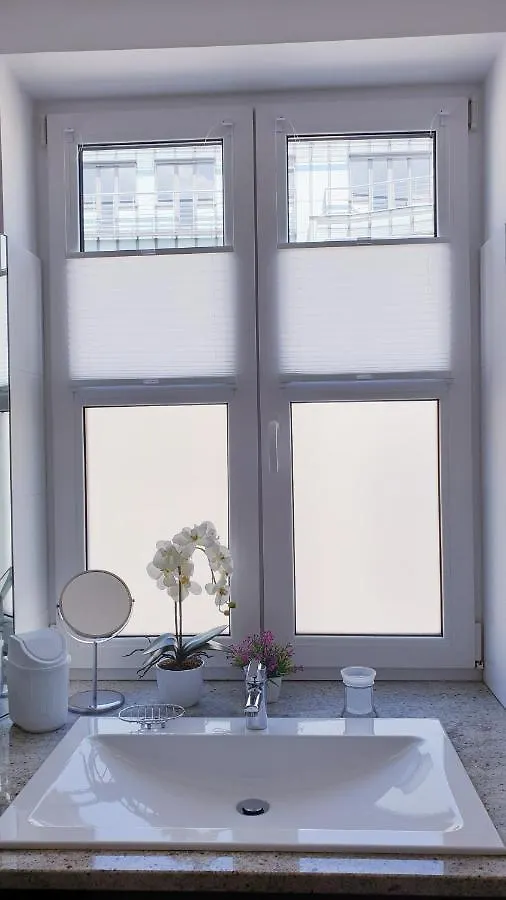 Wonderful 2-Bedroom Belvedere Apartment Vienna