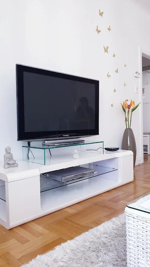 Wonderful 2-Bedroom Belvedere Apartment Wien Österrike