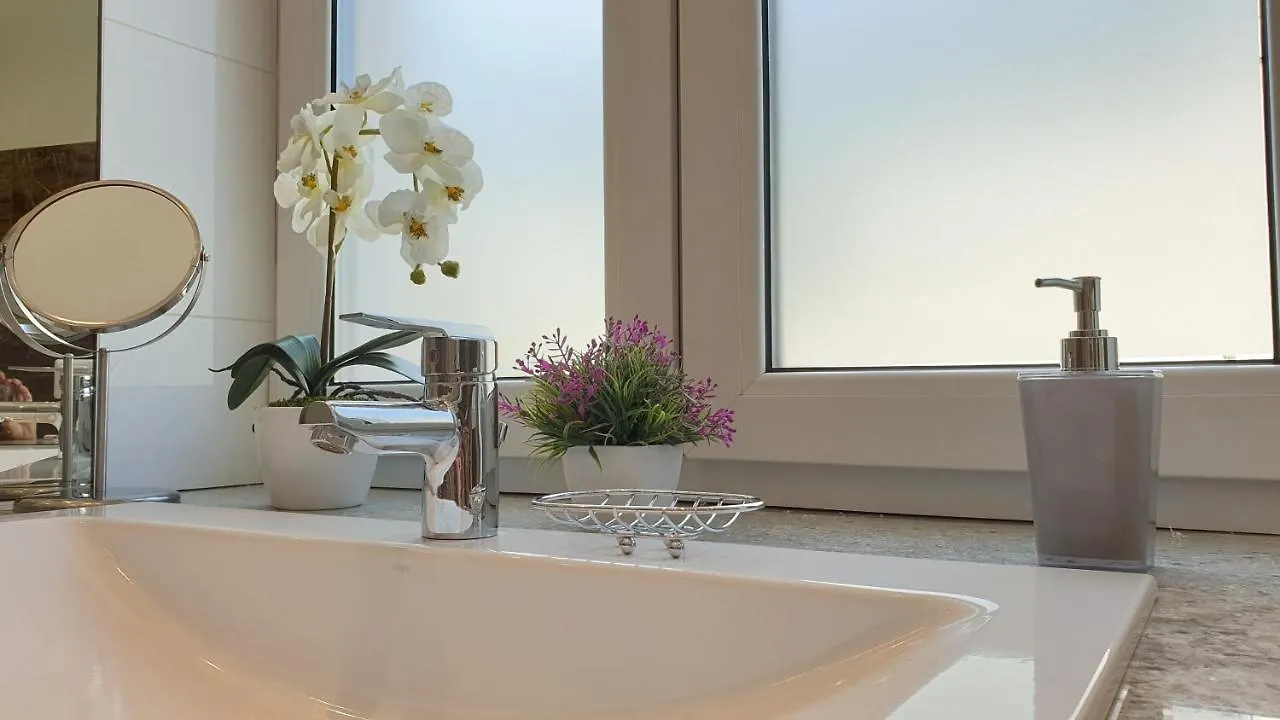 Wonderful 2-Bedroom Belvedere Apartment Vienna