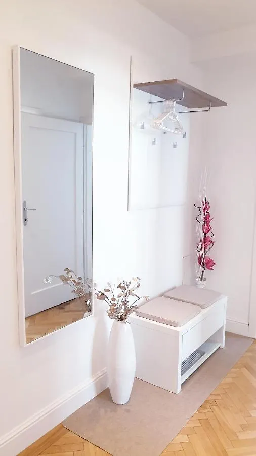 Wonderful 2-Bedroom Belvedere Apartment Vienna