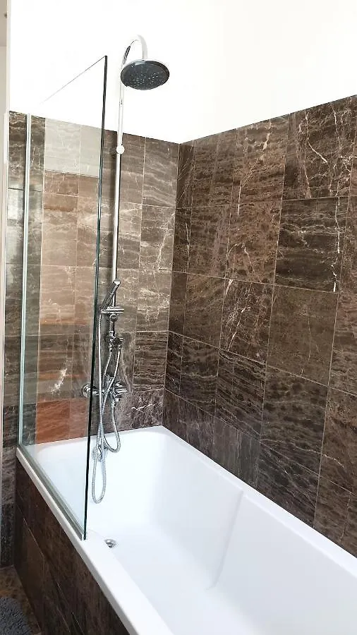 Wonderful 2-Bedroom Belvedere Apartment Vienna