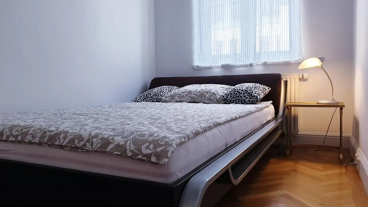 Wonderful 2-Bedroom Belvedere Apartment Vienna
