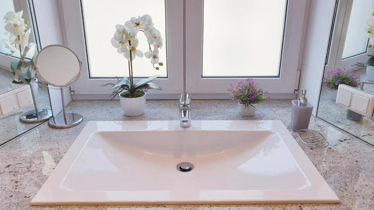 Wonderful 2-Bedroom Belvedere Apartment Wien