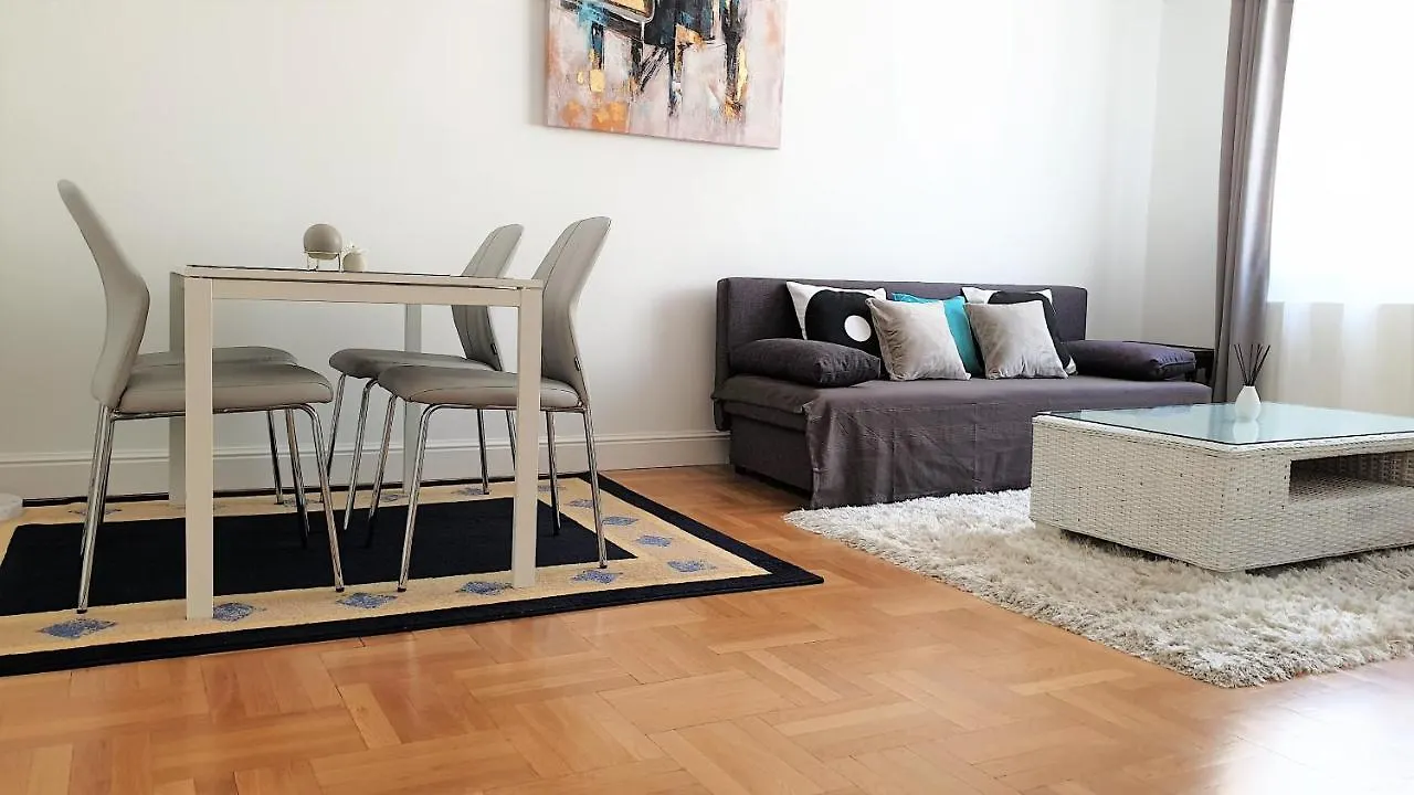 Wonderful 2-Bedroom Belvedere Apartment Vienna