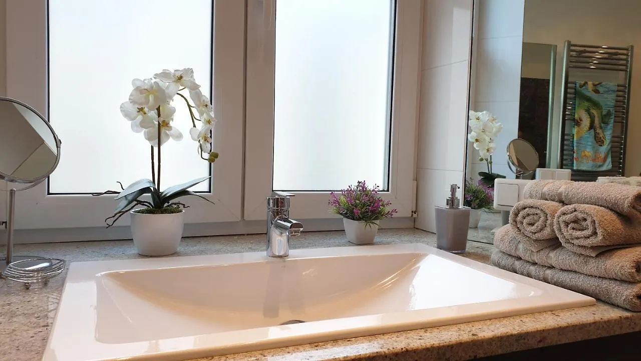 Wonderful 2-Bedroom Belvedere Apartment Vienna