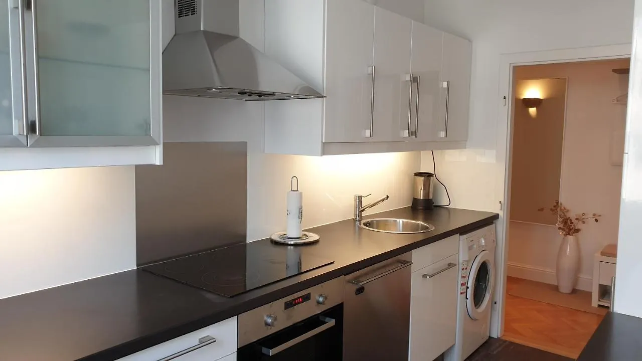 Wonderful 2-Bedroom Belvedere Apartment Vienna