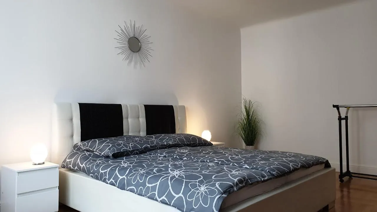 Wonderful 2-Bedroom Belvedere Apartment Vienna
