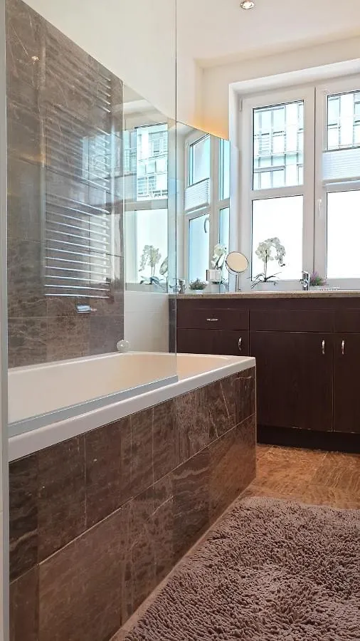 Wonderful 2-Bedroom Belvedere Apartment Wien Österrike