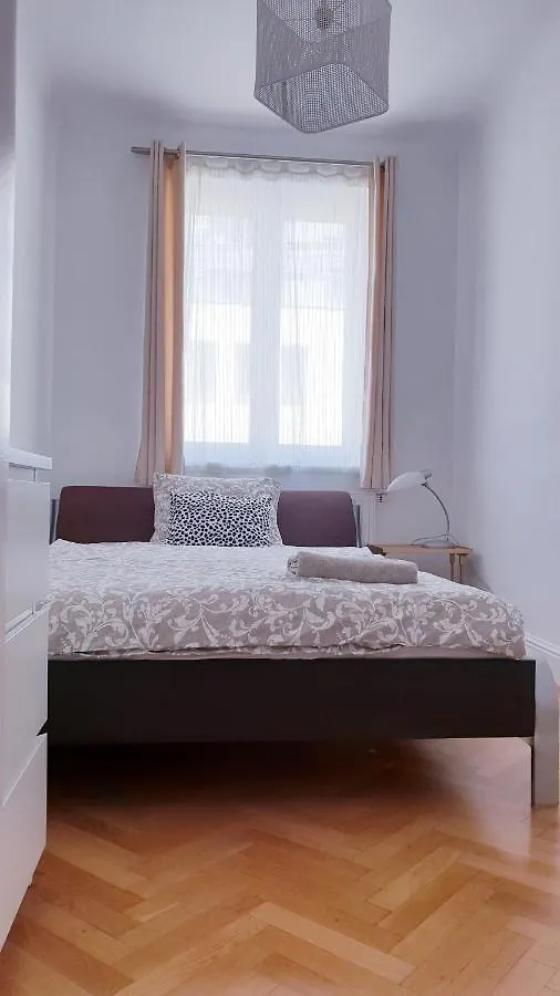 Wonderful 2-Bedroom Belvedere Apartment Vienna